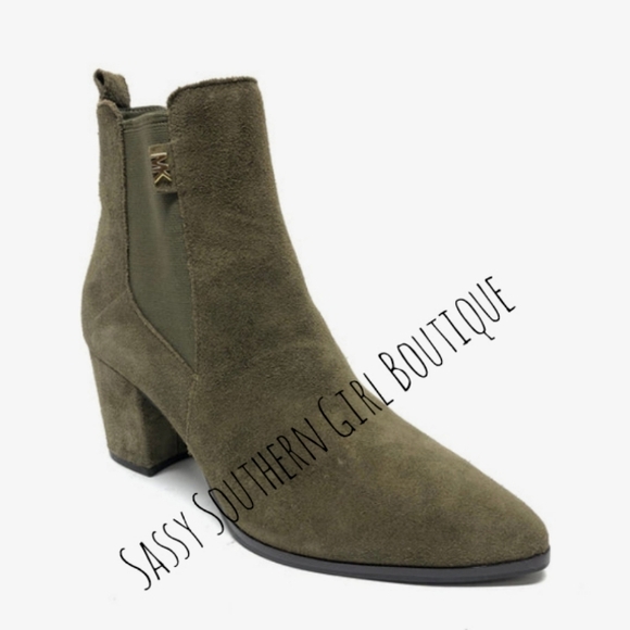 🆕⭐ Michael Kors Olive green suede booties - Picture 3 of 11